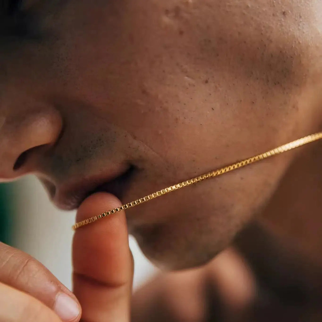 Collar FOMALHAUT 1.2mm Cadena Caja – Acero Inoxidable Dorado para Hombre y Mujer