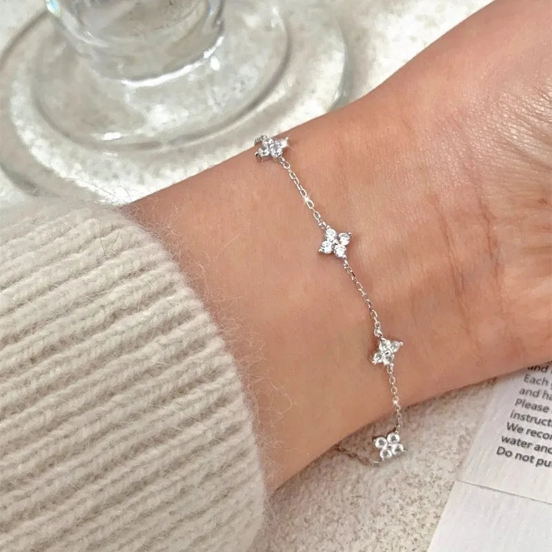 Collar de Plata 925 con Flor de Cuatro Hojas – Ajustable, Lujo y Elegante