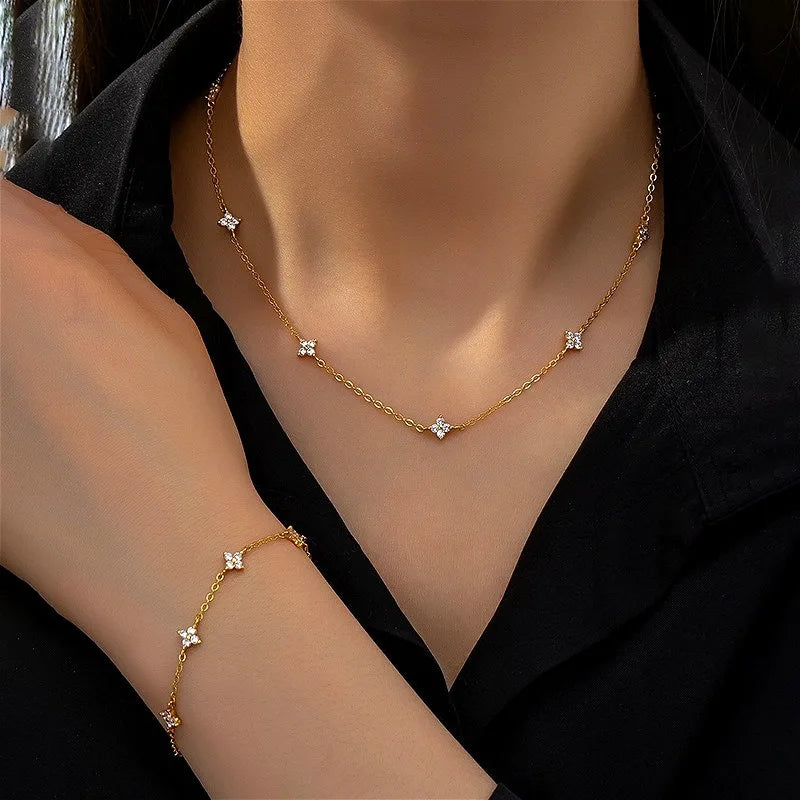 Collar de Plata 925 con Flor de Cuatro Hojas – Ajustable, Lujo y Elegante